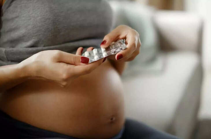 प्रेग्नेंसी में पैरासिटामोल लेना कितना सुरक्षित है? क्या बच्चों के दिमाग पर पड़ता है बुरा असर, यहाँ डिटेल में जाने सबकुछ&nbsp;