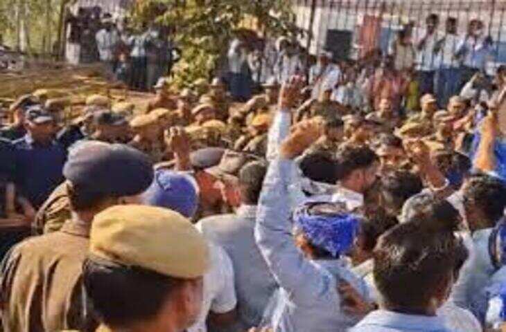 जयपुर में भीम सेना का समान नागरिक संहिता बिल समर्थन में प्रदर्शन, वीडियो में देंखे पुलिस और कार्यकर्ताओं में झड़प