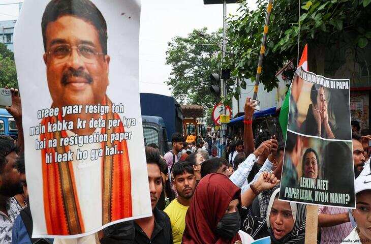 12 साल की मोदी सरकार में पहली बार मंत्री ने छोड़ी कुर्सी, CAA से किसान आंदोलन तक विवादों के बाद बड़ा घटनाक्रम