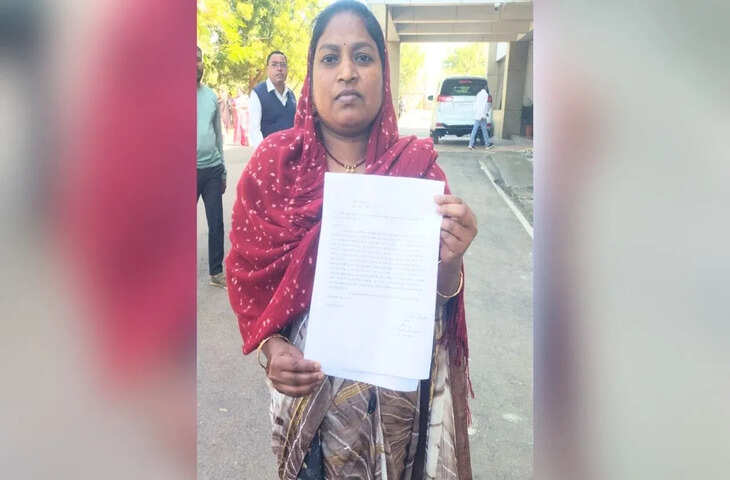 वाह मैडम जी! खाना बनाया, पर मेहमानों को नहीं परोसा&hellip; बालोद नगर पालिका अध्यक्ष ने महिला को नौकरी से निकाला