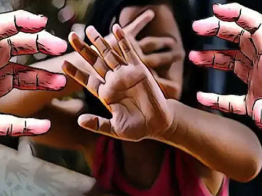 Nashik आधार आश्रम में नाबालिग आदिवासी लड़की से संस्था के मुखिया ने किया रेप: अश्लील फिल्म दिखाकर हाथ-पैर छूने को कहकर दोहरा काम!