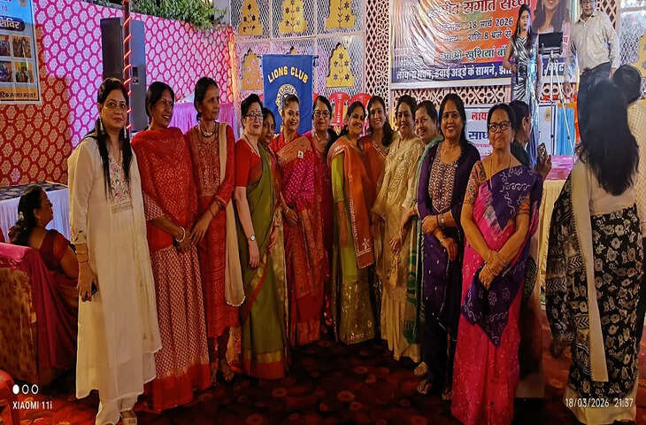 होली महोत्सव में रंगों की छटा, गीत-संगीत और नृत्य ने बांधा समां