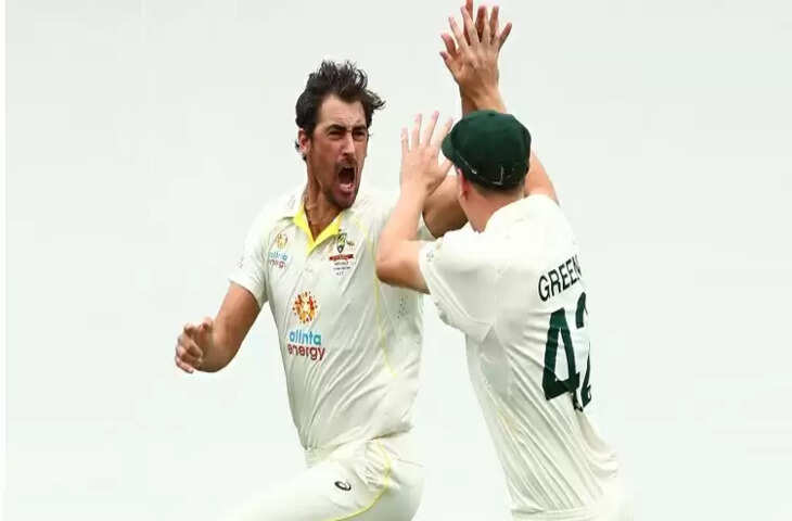 Mitchell Starc and Rory Burns