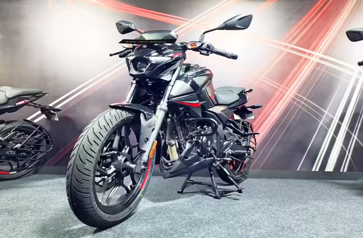 Bajaj का धांसू ऑफर: Pulsar खरीदने वालों को मिल रहा 15,000 रुपये से ज्यादा का लाभ, जानें ऑफर की पूरी डिटेल
