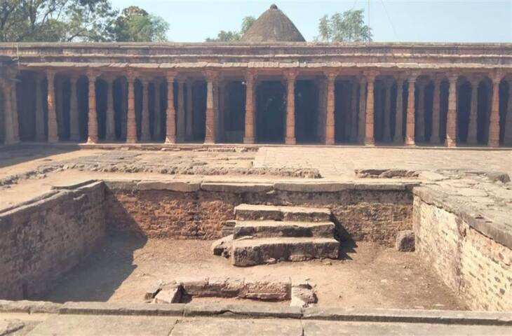 धार में नमाज को लेकर नया मोड़, प्रशासन की जमीन पर मुस्लिम पक्ष ने क्यों किया इनकार?