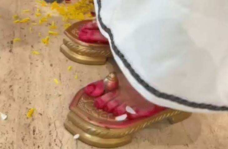 धीरेंद्र शास्त्री बोले- अब डायमंड की खड़ाऊं बुक कराएंगे, बोले- &lsquo;जलने वालों को जलाएंगे&rsquo;