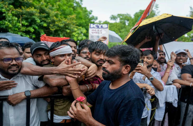 NEET पेपर लीक मुद्दे के बाद अभिजीत दीपके का नया अभियान: 15 अगस्त से शुरू होगा &lsquo;स्कूल ठीक करो&rsquo; मिशन