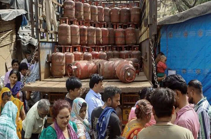LPG सिलेंडर की दिक्कत ने मचाई हलचल! महिलाएं बोलीं &lsquo;मोदी जी हैं हमारे दुश्मन&rsquo;, मीम्स हुए वायरल