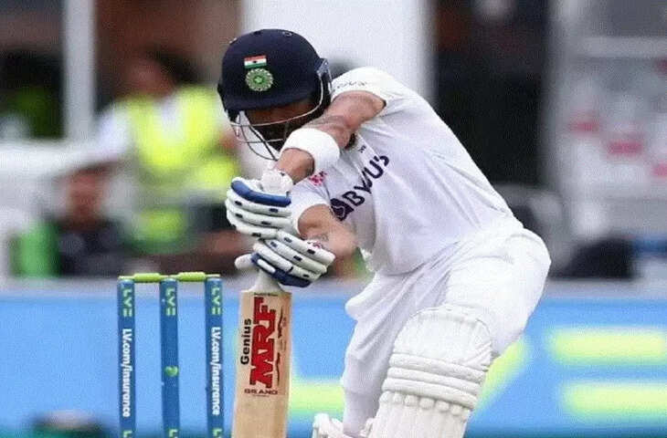 Anushka Sharma Wears a Striking Maternity Dress Worth Rs 2.5k, Cheers For Husband Virat Kohli From The Stands