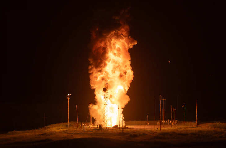 Doomsday Missile Test: दुनिया दहशत में! अमेरिका ने टेस्ट की ऐसी मिसाइल जो हिरोशिमा परमाणु बम से 20 गुना ज्यादा खतरनाक​​​​​​​