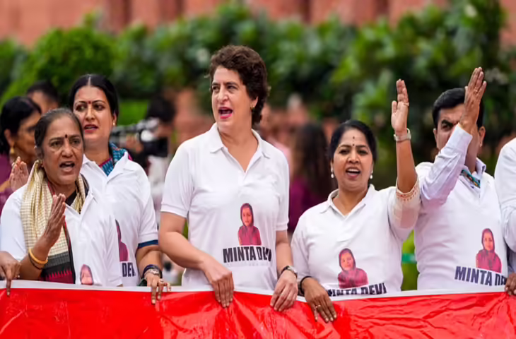 Bihar Election : 124 साल की वोटर मिंता देवी तक पहुंचा, प्रियंका गांधी ने क्या उठाया था सवाल