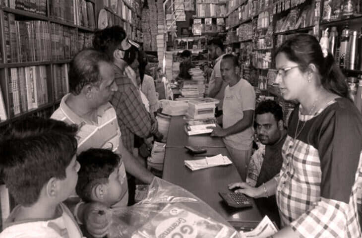 VIDEO: बच्चों की पढ़ाई या जेब पर वार? स्कूलों की वजह से महंगी किताबें खरीदने को मजबूर पैरेंट्स​​​​​​​