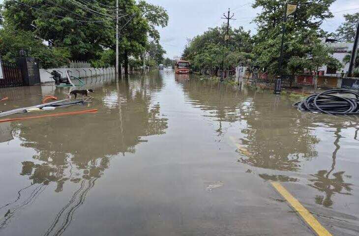 प्रयागराज में 5 फीट तक भरा पानी, बारिश ने खोली ड्रेनेज सिस्टम की पोल; बड़े नालों पर अवैध निर्माण बने मुसीबत