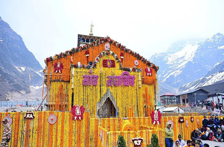 केदारनाथ धाम में भक्तों का सैलाब, कपाट खुलते ही गूंजा &lsquo;हर हर महादेव&rsquo;, CM धामी ने भी की पूजा-अर्चना