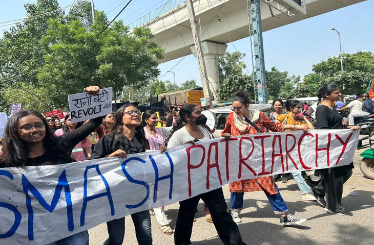 दिल्ली में महिला सुरक्षा प्रदर्शन के नारों पर छिड़ी बहस, पुरुषों के एक वर्ग ने जताई आपत्ति; सोशल मीडिया पर भी चर्चा
