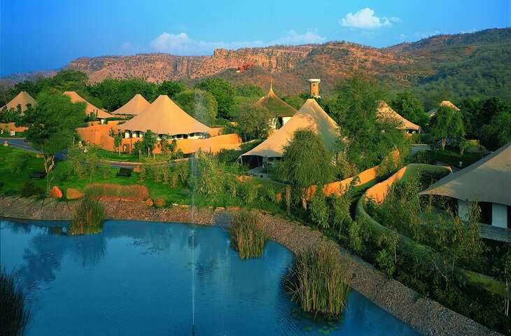 शांति, हरियाली और लग्ज़री का परफेक्ट मेल चाहते हैं? तो उदयपुर के ये 5 होटल्स आपके लिए हैं बेस्ट चॉइस, वीडियो में देखे पूरी डिटेल&nbsp;