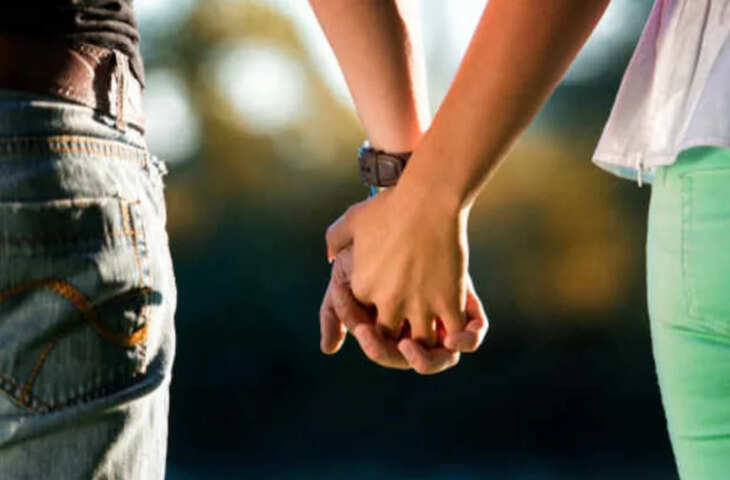 मुस्&zwj;ल&zwj;िम अध&zwj;िकारी के साथ ल&zwj;िव इन में रह रही महिला RAS, माता-प&zwj;िता ने बताया लव ज&zwj;िहाद &nbsp;