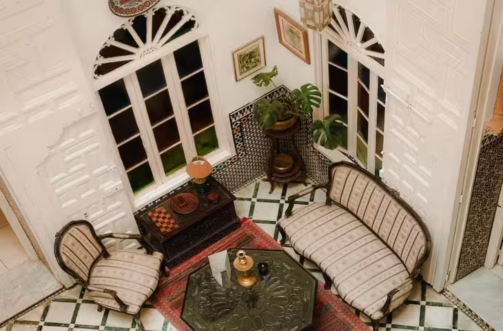 Vastu Tips: घर के वेल्थ कॉर्नर को एक्टिवेट करने से बढ़ती है धन की ऊर्जा! जानें पैसों से जुड़े वास्तु नियम