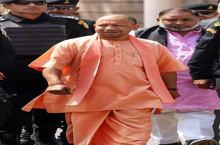 क्यों नकारा साबित हुए योगी सरकार ने जनसुनवाई और मुख्यमंत्री हेल्पलाइन पर शिकायतों के आधार पर यूपी के सबसे अच्छे और सबसे खराब कलेक्टर-SP की लिस्ट तैयार की।