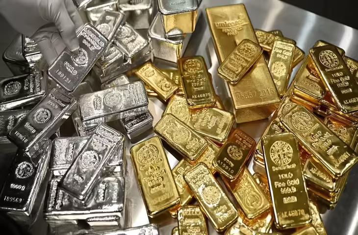 Gold Price Crash: सोने और चांदी के दाम में जोरदार गिरावट, खरीदने से पहले यहाँ जाने आज के ताजा भाव&nbsp;