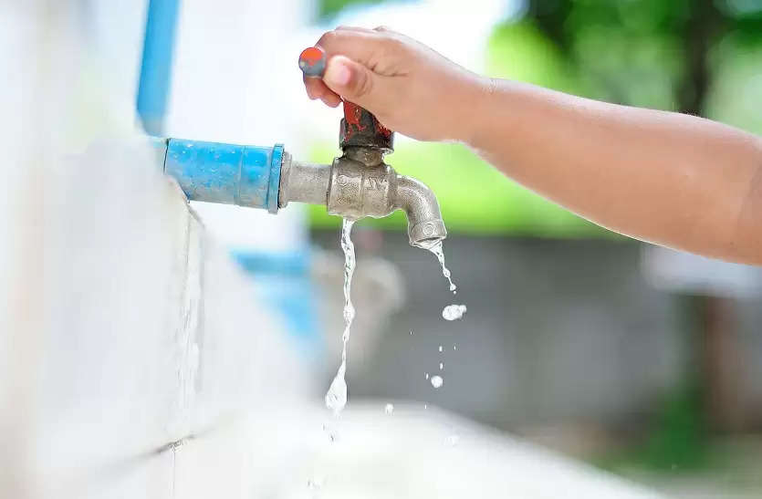 Jhansi  ‘पानी का मोल पहचानें, बर्बादी रोकना बेहद जरूरी’, ब्लॉक प्रमुख ने दिए पानी बचाने के टिप्स