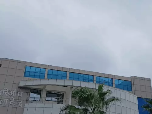 आजमगढ़ में धूप के साथ उमस ने बढ़ाई परेशानी, आज भी बारिश का अलर्ट; मौसम में लगातार बदलाव