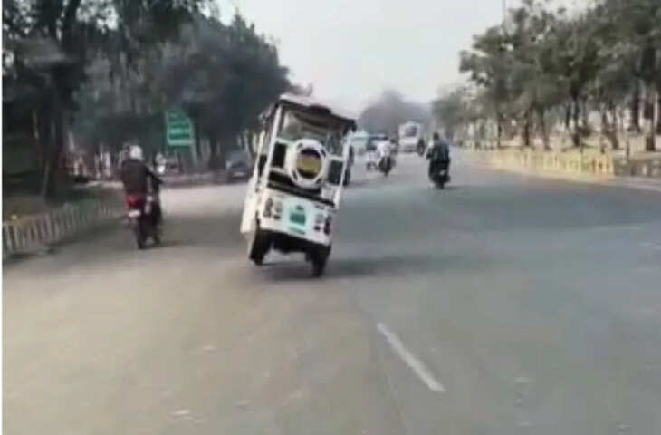 ऐ-गया-गया-गया&hellip; लखनऊ में बीच सड़क ई-रिक्शा चालक की खतरनाक स्टंटबाजी, लोगों की हलक में अटकी जान