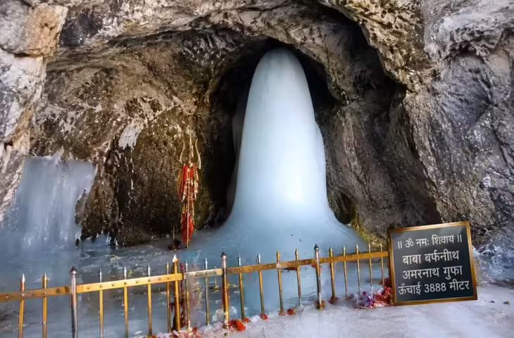 Amarnath Yatra 2026: अमरनाथ गुफा की खोज कैसे हुई? जानिए उस भक्त की कहानी जिसने दुनिया को कराया बाबा बर्फानी का दर्शन​​​​​​​