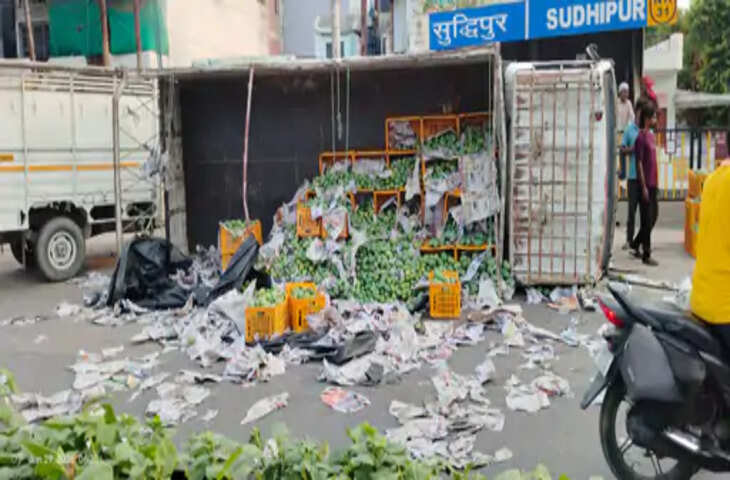 वाराणसी में दर्दनाक हादसा, आम लादकर जा रहे ट्रक ने पिता-पुत्र को रौंदा; पिता की मौत, बेटा गंभीर घायल