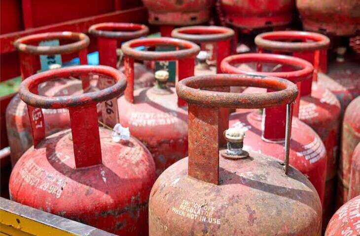 गैस बचाकर इस्तेमाल करें! होर्मुज संकट से भारत की 90% LPG सप्लाई पर खतरा, कंपनियों को हुआ ₹700 करोड़ का नुकसान