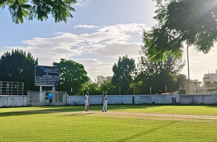 &lsquo;वाइड है गेंद, दोबारा फेंको&rsquo; भड़क गया गेंदबाज, बैटिंग कर रहे छात्र को बैट से पीट-पीट कर मार डाला