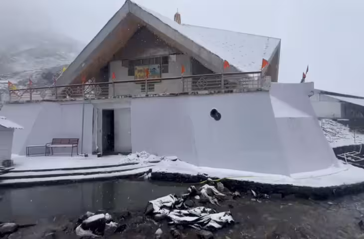 पहाड़ों पर बर्फबारी से बढ़ी ठंड, केदारनाथ में पारा -2 डिग्री; वीडियो में जाने MP-UP में बारिश का दौर जारी