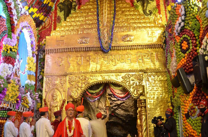 मां वैष्णो देवी धाम की पवित्र गुफा के रात में भी दर्शन, साल में सिर्फ दो महीने खुलती है प्राचीन गुफा