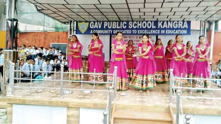 Dharmshala  जीएवी स्कूल कांगड़ा में भांगड़ा नृत्य