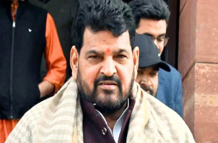 &lsquo;लोकसभा से साजिश करके निकाला&hellip;अखिलेश का एहसान, बृजभूषण सिंह के बयानों से बढ़ी सियासी सरगर्मी