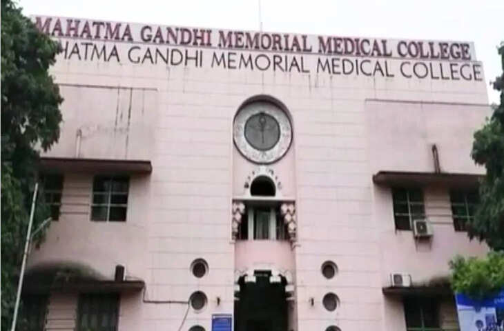 सस्पेंड होने के बाद भी नहीं सुधर रहे सीनियर्स, शराब पिलाकर डांस करवाया, मारपीट की&hellip; इंदौर के MGM कॉलेज में फिर रैंगिंग