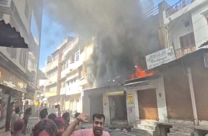 अजमेर के केसरगंज में ऑटो पार्ट्स की दुकान में भीषण आग, आधे घंटे तक गूंजते रहे धमाके