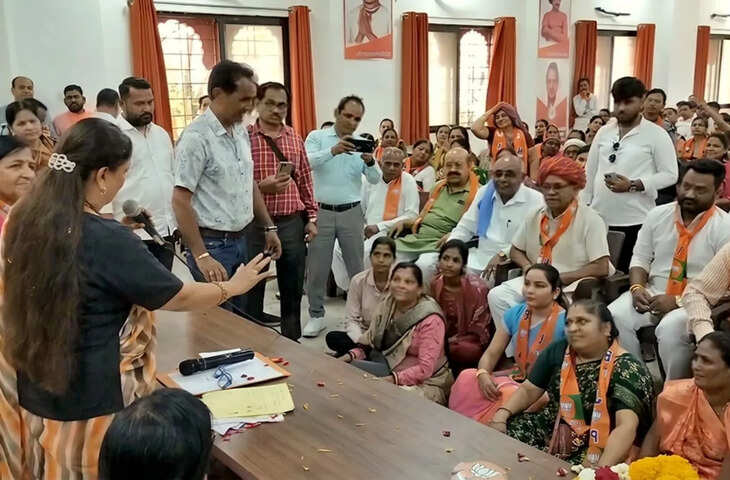 बांसवाड़ा में भाजपा महिला कार्यकर्ता कार्यक्रम में नाटकीय घटनाक्रम, वसुंधरा राजे रहीं मौजू