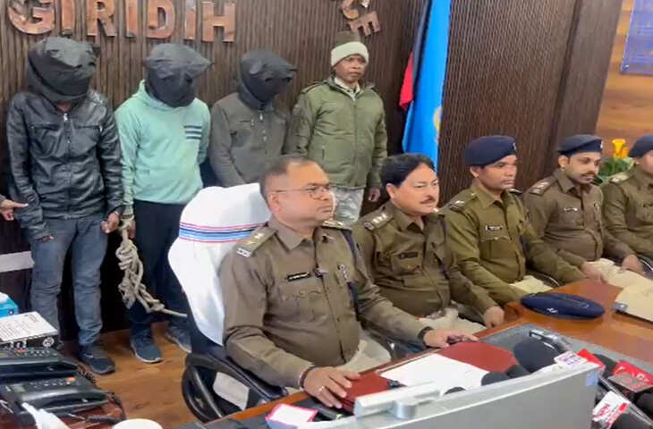 जयपुर में ई-कॉमर्स फ्रॉड &nbsp;के बडे गिरोह का भंडाफोड़, वीडियो में देखें फर्जी लिंक से मोबाइल हैक कर क्रेडिट डेबिट कार्ड का चुराते थे डाटा