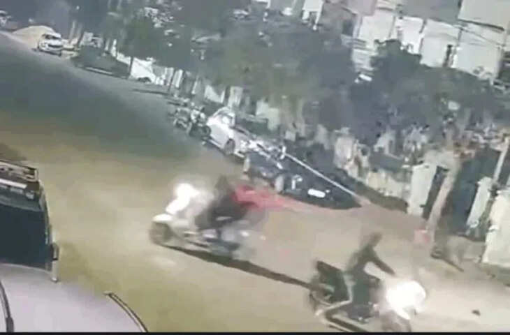 भीलवाड़ा में व्यापारी को घसीटा, स्कूटी और 4 लाख लूटे, 5 बदमाशों ने सड़क पर दिया वारदात को अंजाम, CCTV फुटेज आया सामने