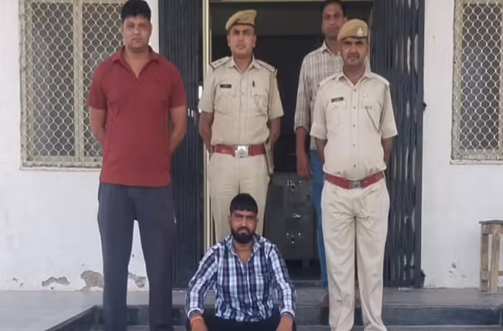 Dholpur में हनी ट्रैप का आरोपी 20000 का इनामी बदमाश ओमकार ठाकुर गिरफ्तार, युवक को फंसाकर की थी दो लाख की ठगी