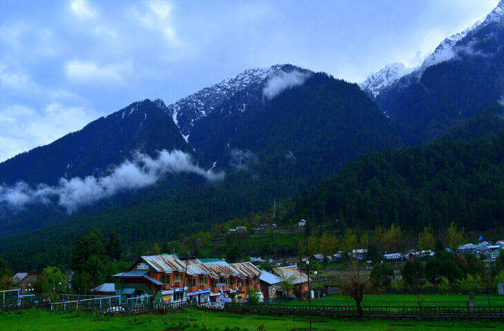 Summer Travel 2026: भारत के 5 बेस्ट हिल स्टेशन जहां जून में भी ठंडक का एहसास, एकबार जरूर घूमकर आयें&nbsp;
