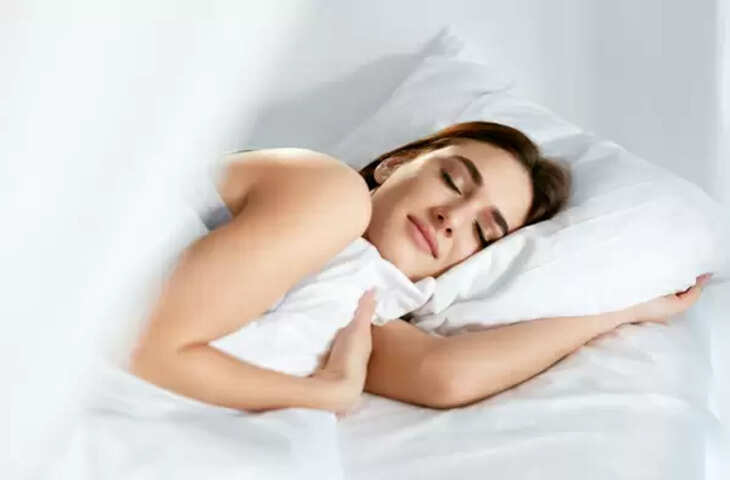 Health Tips: सोने से पहले की ये हेल्दी आदतें बदल सकती हैं आपकी लाइफस्टाइल, सुबह नहीं होगी थकान और सुस्ती​​​​​​​