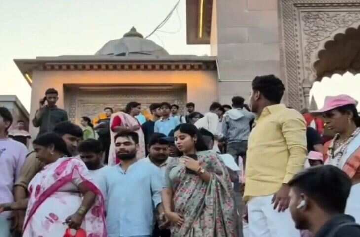 वीडियो में देखें रिंकू सिंह और प्रिया सरोज ने काशी विश्वनाथ मंदिर में किए दर्शन, नाव से नमो घाट पहुंचे, जून में होगी शादी