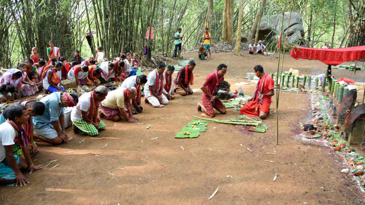 Kamrup राभास असम के बोको में 'लंगमारा पूजा' मनाते हैं