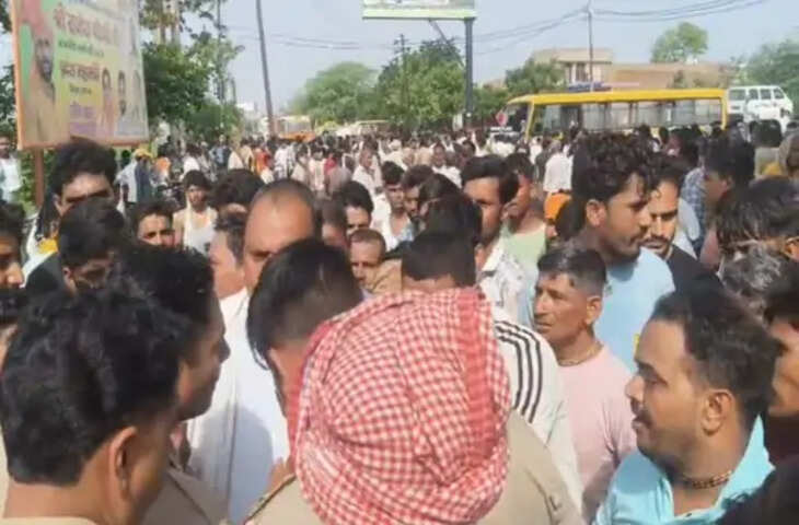 मथुरा में स्कूल बस की टक्कर से छात्र की मौत: गुस्साए लोगों ने किया हंगामा, सड़क पर लगाया जाम