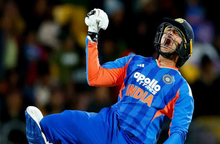 अभिषेक शर्मा ने 35 गेंदों में जड़ा शतक, वीडियो में जाने वैभव सूर्यवंशी के साथ मिलकर रचा इतिहास; भारत ने न्यूजीलैंड को 6 विकेट से हराया