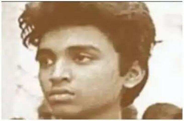 राजस्थान के अपराध इतिहास में कनपटीमार शंकरिया का नाम सबसे खौफनाक सीरियल किलर के रूप में दर्ज है। 1970 के दशक के आखिर में राजस्थान के साथ पंजाब और हरियाणा के कुछ इलाकों में लगातार हत्याओं ने लोगों के बीच दहशत पैदा कर दी थी। इस हत्यारे का तरीका इतना अलग था कि लोग उसे ‘कनपटीमार’ कहने लगे। उपलब्ध रिकॉर्ड के मुताबिक शंकरिया ने करीब 70 लोगों की हत्या करने की बात कबूल की थी।  कौन था कनपटीमार शंकरिया?  शंकरिया का जन्म 1952 में जयपुर में हुआ था। कम उम्र में ही वह अपराध की दुनिया में पहुंच गया। 1977 और 1978 के दौरान लगातार हत्याओं का सिलसिला सामने आया। कई पीड़ितों के सिर या कान के नीचे गंभीर चोट के निशान मिलते थे। जांच आगे बढ़ी तो पुलिस को शक हुआ कि इन वारदातों के पीछे एक ही व्यक्ति हो सकता है।  कैसे करता था वारदात?  शंकरिया अपने शिकार पर अचानक हमला करता था। उसके अपराधों में हथौड़े से सिर या कान के नीचे वार करने का जिक्र मिलता है। इसी वजह से उसे ‘कनपटीमार’ नाम मिला। शुरुआती दौर में पुलिस के सामने सबसे बड़ी चुनौती यह थी कि हत्याओं के बीच कोई स्पष्ट सुराग नहीं मिल रहा था। रात में होने वाली वारदातों ने लोगों के डर को और बढ़ा दिया था।  पुलिस ने कैसे पकड़ा?  लगातार हत्याओं के बाद पुलिस ने संदिग्ध व्यक्ति के बारे में जानकारी जुटानी शुरू की। कुछ मामलों में बचे लोगों और प्रत्यक्षदर्शियों से मिले विवरण के आधार पर संदिग्ध का हुलिया तैयार किया गया। पुलिस ने अलग-अलग इलाकों में उसकी तलाश तेज कर दी। आखिरकार 1978 में शंकरिया पुलिस के हाथ लगा। गिरफ्तारी के बाद पूछताछ में उसने कई हत्याओं से जुड़ी जानकारी दी।  70 हत्याओं की कबूलियत  पूछताछ के दौरान शंकरिया ने कम से कम 70 लोगों की हत्या करने की बात कबूल की। हालांकि अलग-अलग स्रोत उसके अपराधों की अवधि, स्थान और मकसद को लेकर कुछ अलग विवरण देते हैं। 2026 में प्रकाशित राकेश गोस्वामी की किताब India’s Most Dangerous Serial Killer के अनुसार शंकरिया ने राजस्थान, पंजाब और हरियाणा में करीब 70 लोगों की जान ली थी। किताब पुलिस फाइलों, एफआईआर और तत्कालीन रिपोर्टिंग पर आधारित बताई गई है।  27 साल की उम्र में फांसी  शंकरिया को हत्या के मामलों में दोषी ठहराया गया और 1979 में फांसी दी गई। स्रोतों में फांसी की तारीख को लेकर एक दिन का अंतर मिलता है—कुछ रिकॉर्ड 15 मई 1979, जबकि अन्य 16 मई 1979 बताते हैं। उसकी उम्र उस समय करीब 27 साल थी।  शंकरिया की कहानी आज भी राजस्थान के अपराध इतिहास का एक भयावह अध्याय मानी जाती है। बेहद कम उम्र में इतनी बड़ी संख्या में हत्याओं से जुड़ा यह मामला उस दौर की पुलिस जांच और समाज में फैली दहशत की भी याद दिलाता है। हाल में प्रकाशित किताब और पुराने अपराध रिकॉर्ड के कारण कनपटीमार शंकरिया की कहानी एक बार फिर चर्चा में आई है।