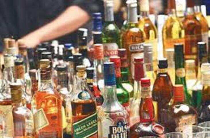 आदेश के बावजूद नियमों की अनदेखी: वीडियो में जाने अलवर के बीयर बार में फिर शुरू हुई &lsquo;युवतियों से सर्विस&rsquo;, प्रशासन पर उठे सवाल