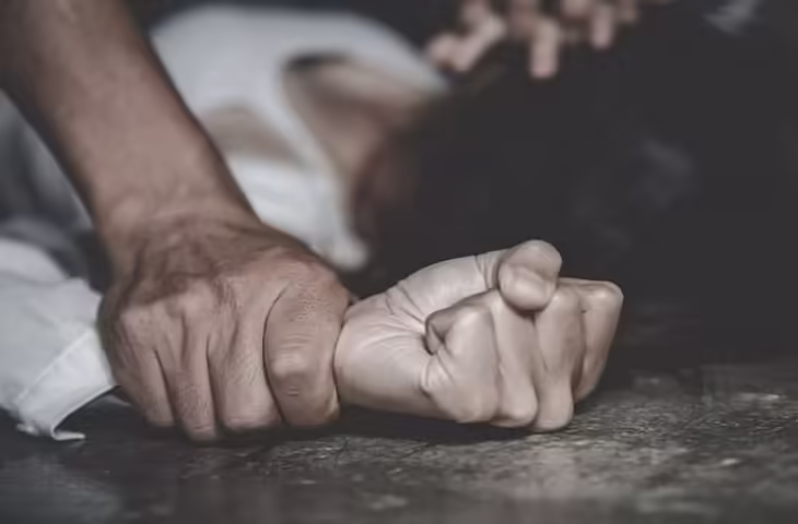 छात्रा को बाइक सवार दो युवकों ने चाकू के बल पर अगवा कर झाड़ियों में ले जाने का आरोप, इलाके में सनसनी